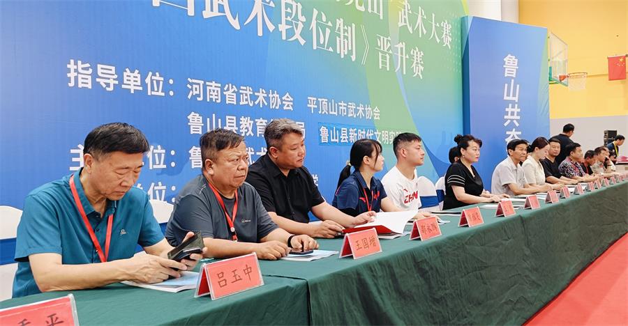 新乡市大中华武校参加“2025年武动尧山”武术大赛凯旋归来！一等奖八个、集体项目第二名