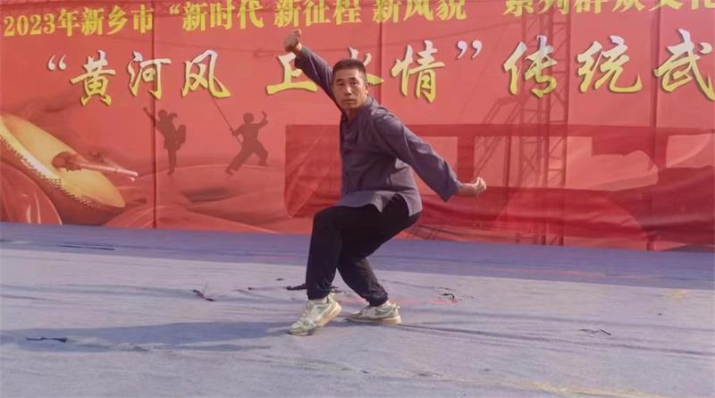 罗体明